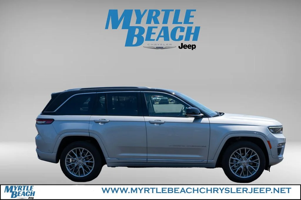Certified Used 2022 Silver Jeep Summit image 7