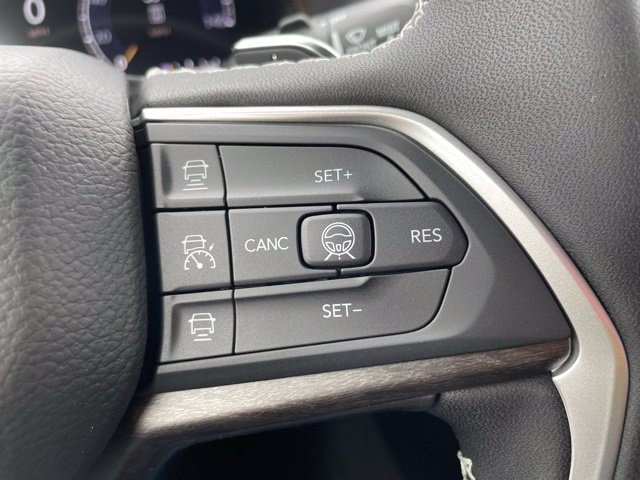 New 2026 Diamond Black Crystal Pearlcoat Jeep Laredo Altitude image 14