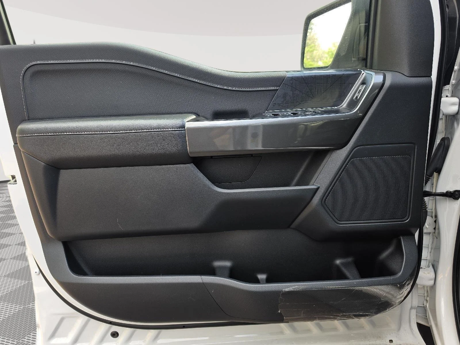 Used 2023 Oxford White Ford XLT image 7