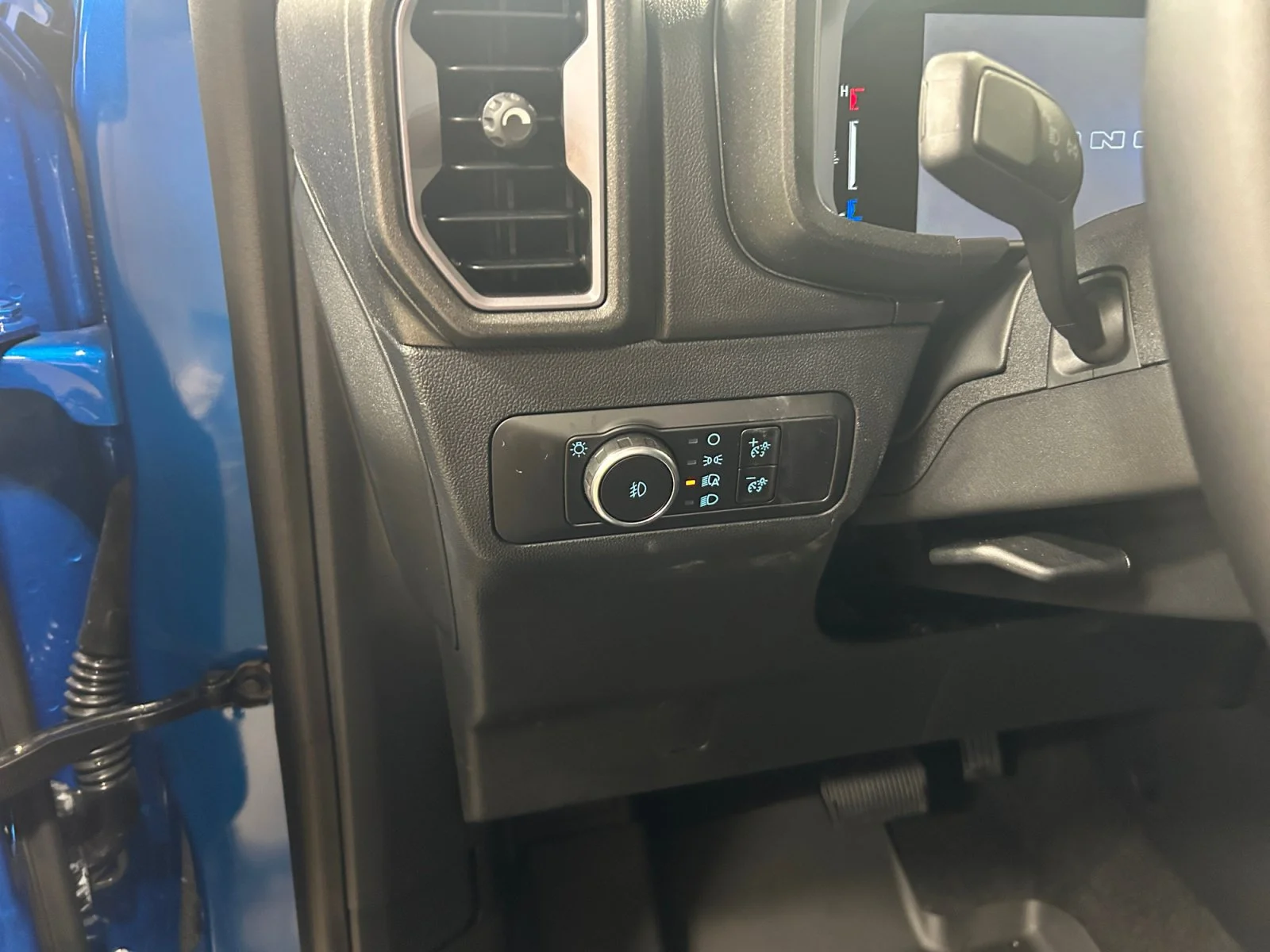 New 2026 Velocity Blue Metallic Ford Outer Banks image 15