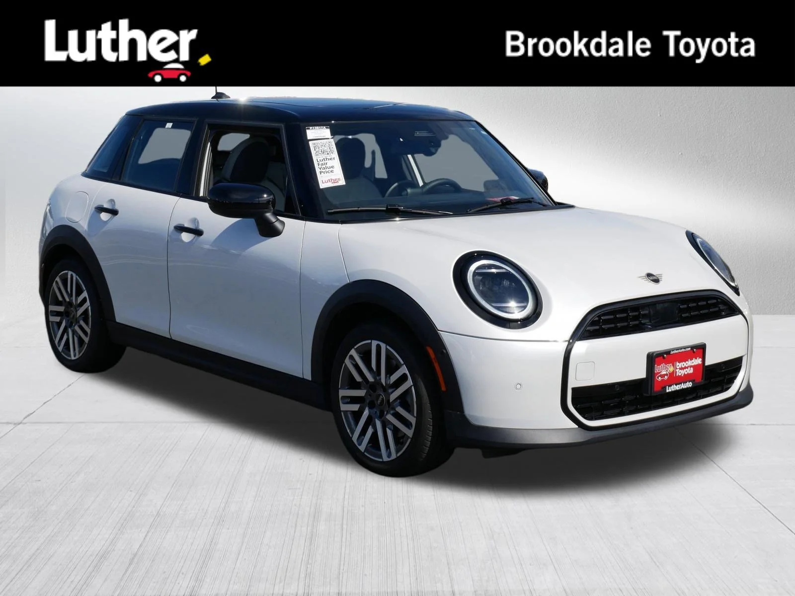 2026 MINI Hardtop Cooper Oxford Edition's photo