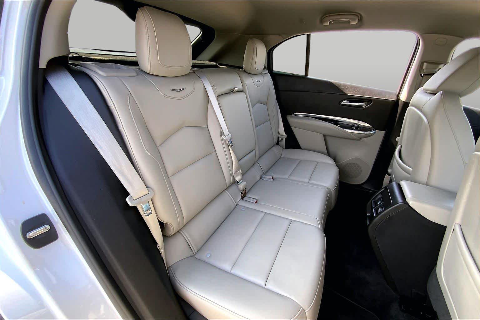 Used 2019 Crystal White Tricoat Cadillac FWD Luxury image 33