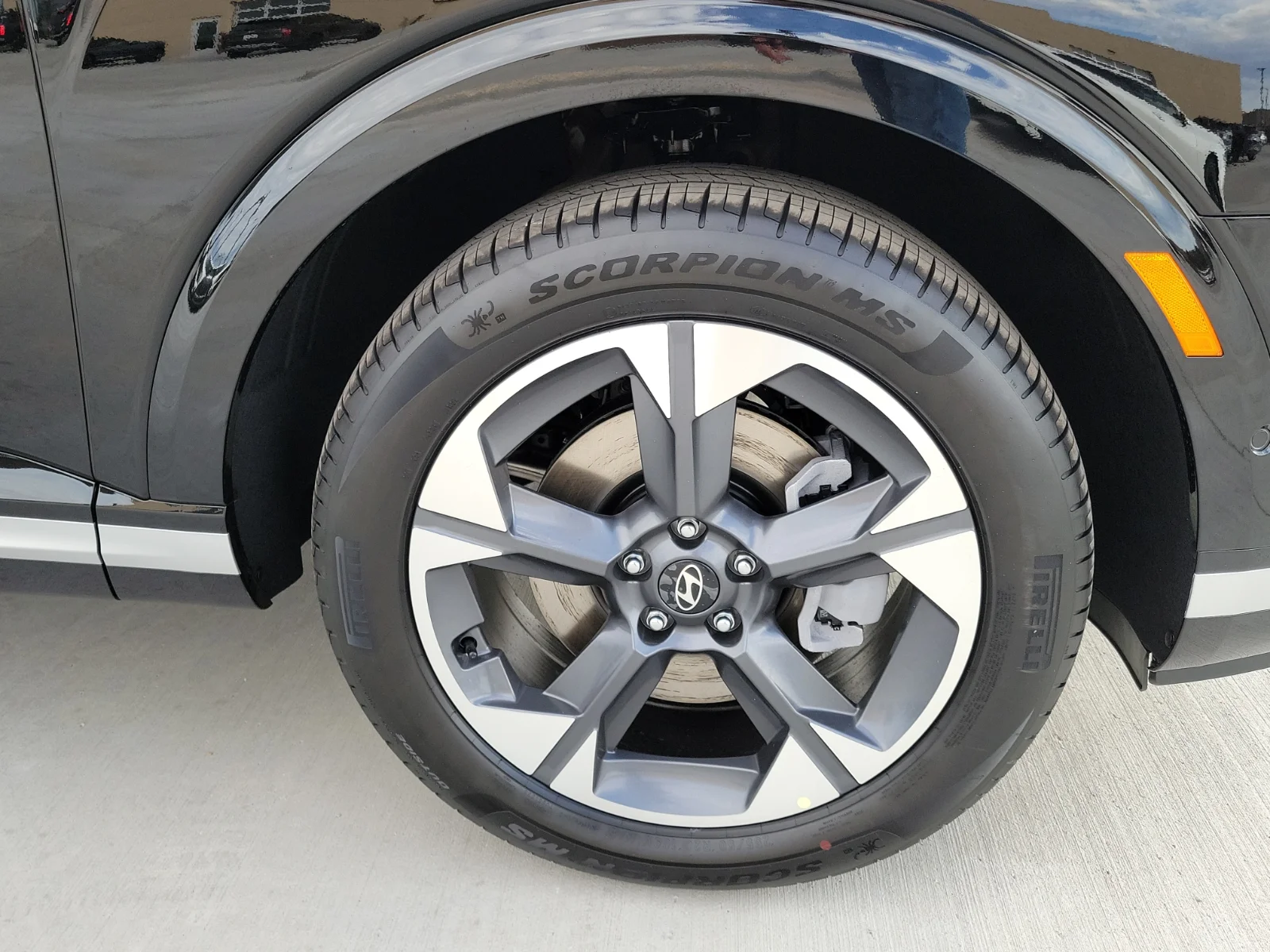 New 2027 Abyss Black Hyundai Limited 7P 4dr Front-Wheel Drive image 7