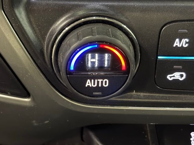 Used 2015 Silver Chevrolet LT image 23