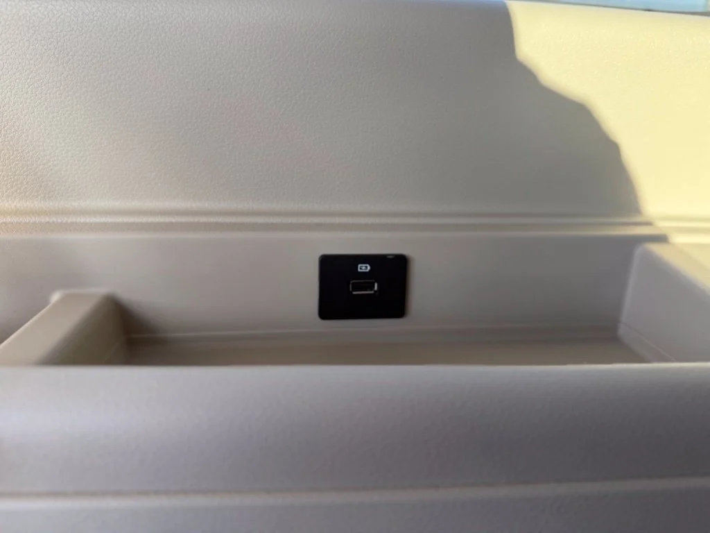 Used 2019 White Lincoln Reserve image 21