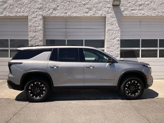 Used 2025 Gray Chevrolet Z71 image 1