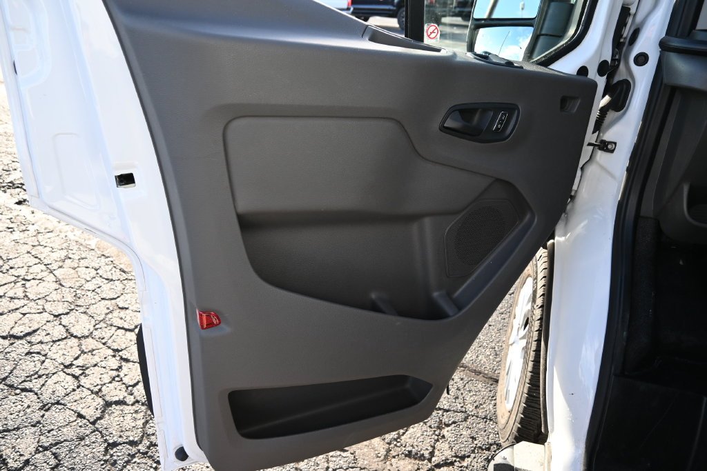 Used 2025 Oxford White Ford Base image 17