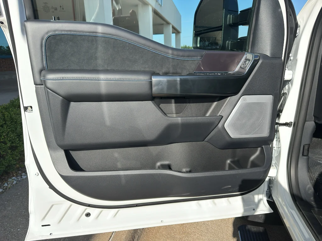 New 2026 Star White Ford Platinum image 15