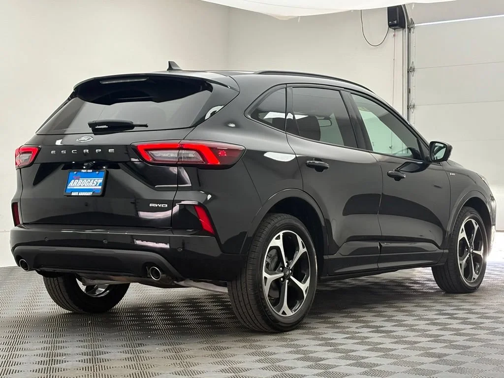 Used 2023 Black Ford ST-Line Select image 7