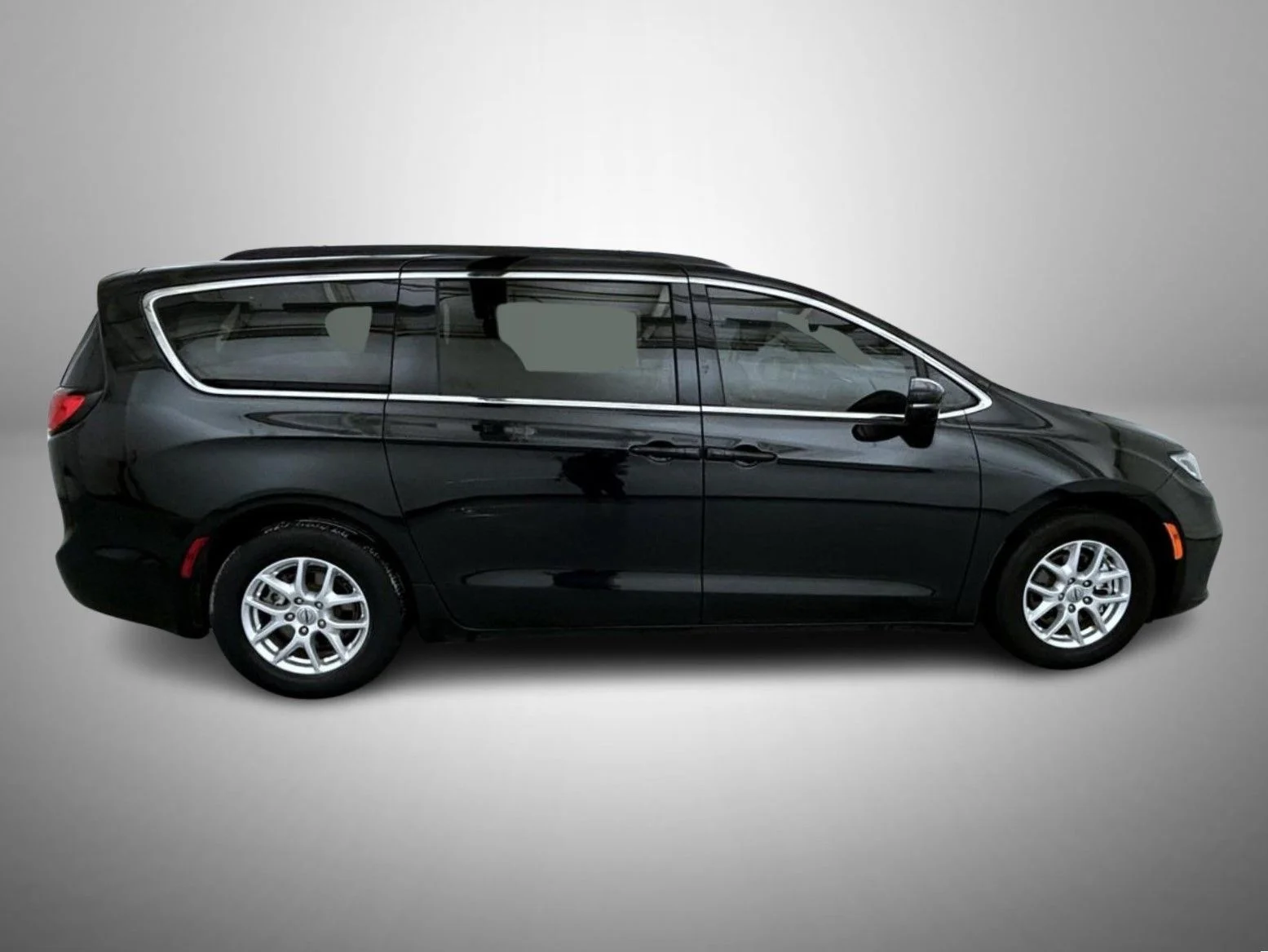 Used 2022 Black Chrysler Touring L image 4