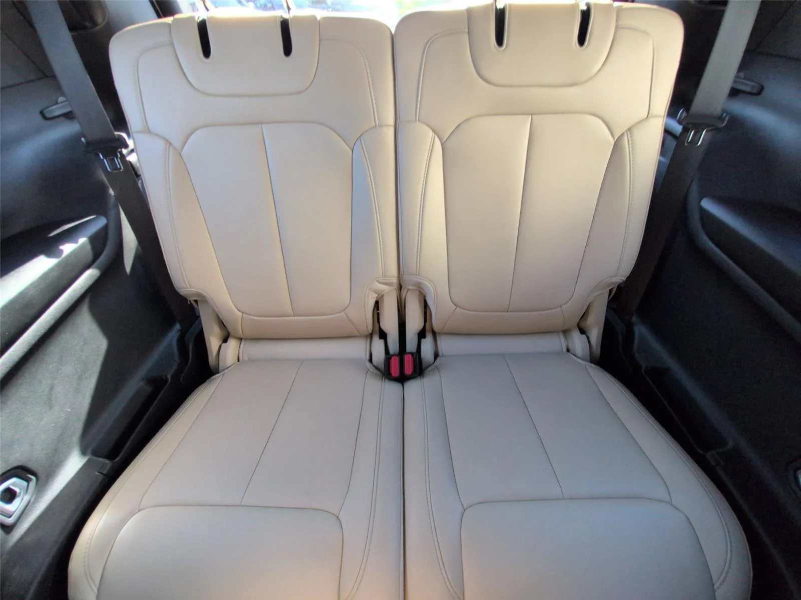 Used 2025 Bright White Clearcoat Jeep Limited image 34