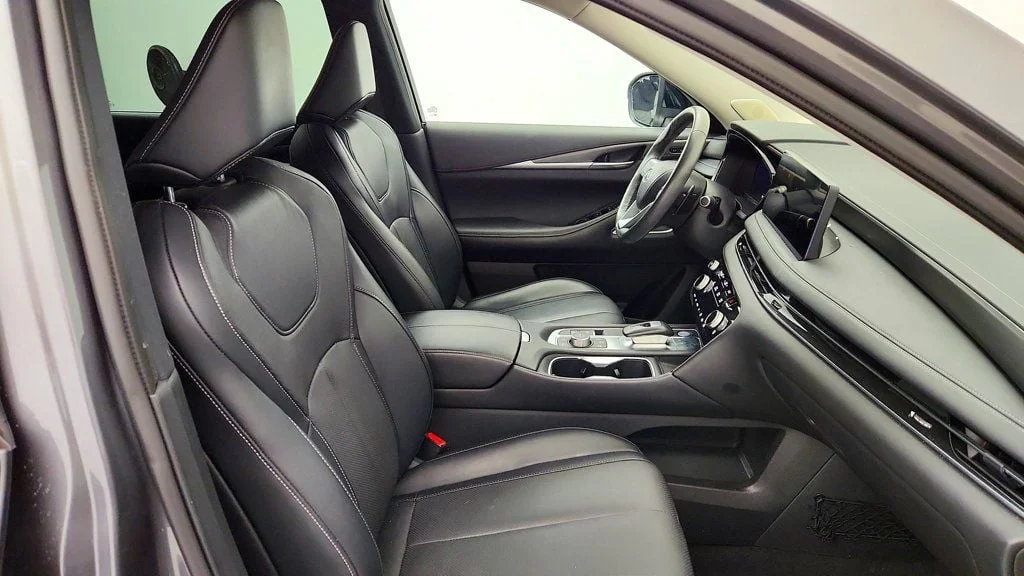 Used 2023 Graphite Shadow INFINITI LUXE FWD image 25