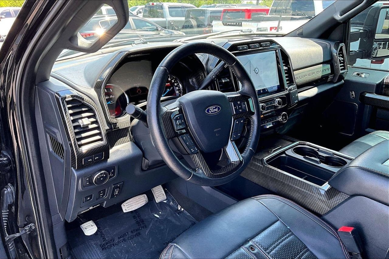 Used 2022 AGATE BLACK Ford LARIAT image 19