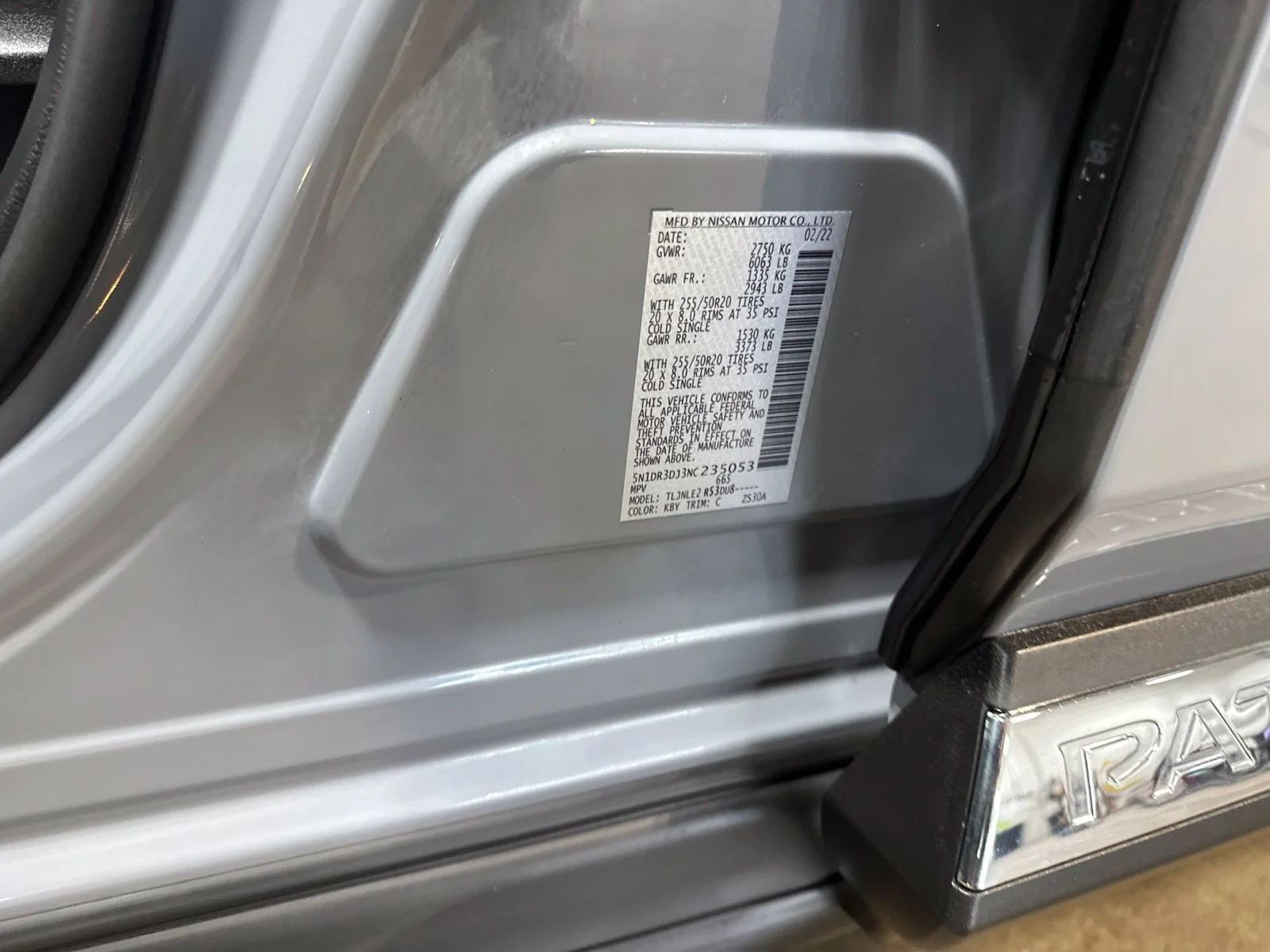Used 2022 Gray Nissan Platinum image 17