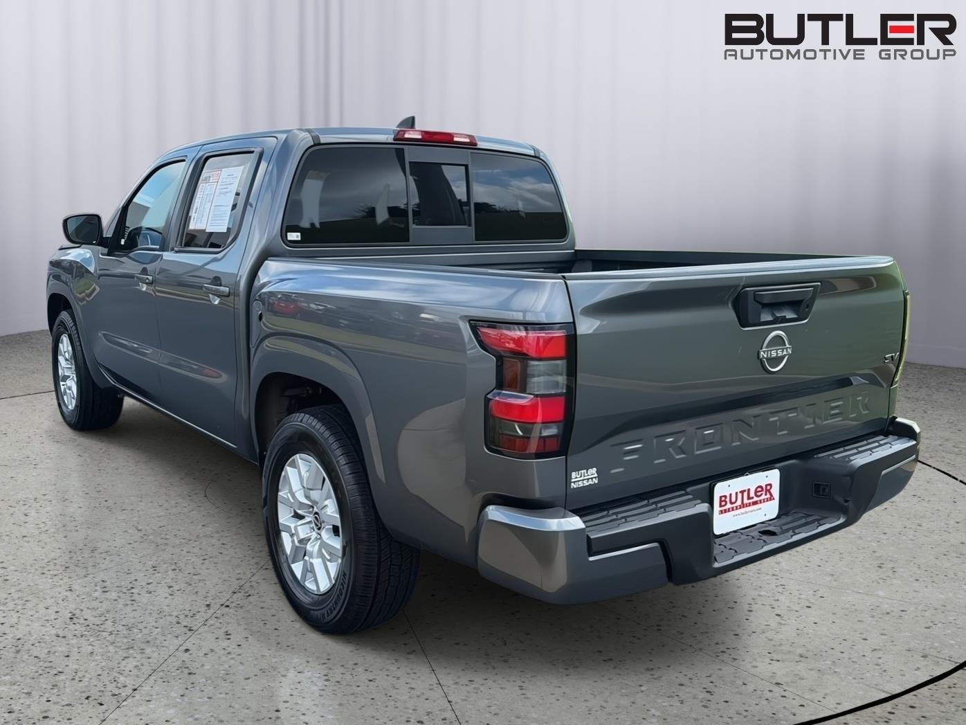 Used 2022 Gun Metallic Nissan SV image 4