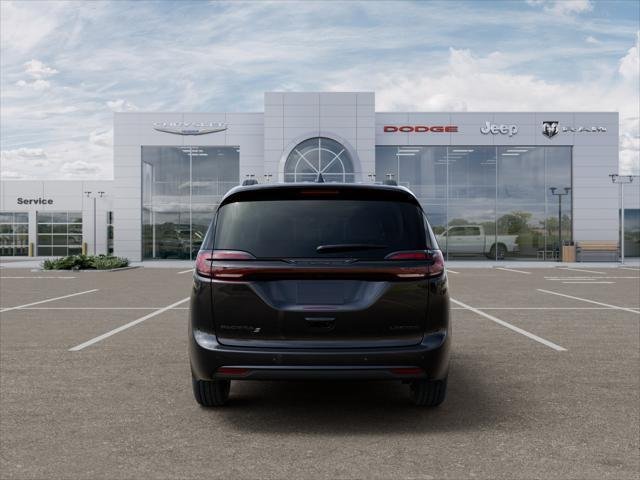 New 2027 Diamond Black Crystal Pearl-Coat Exterior Paint Chrysler Limited image 111
