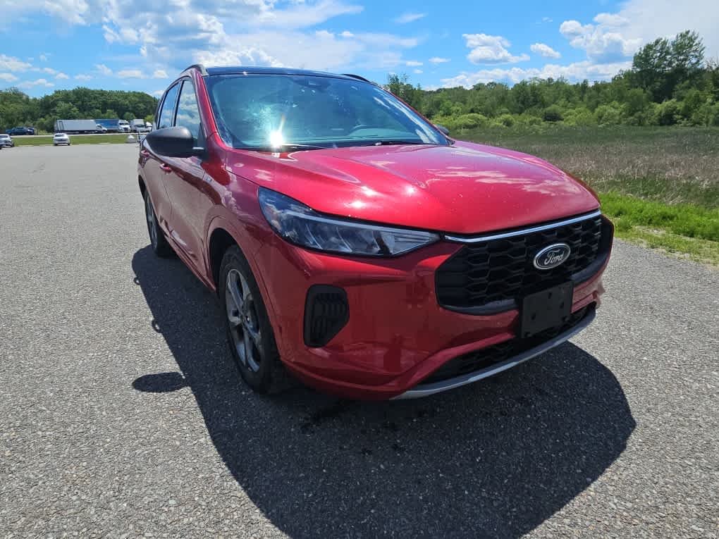 Used 2023 Rapid Red Metallic Tinted Clearcoat Ford ST-Line image 5