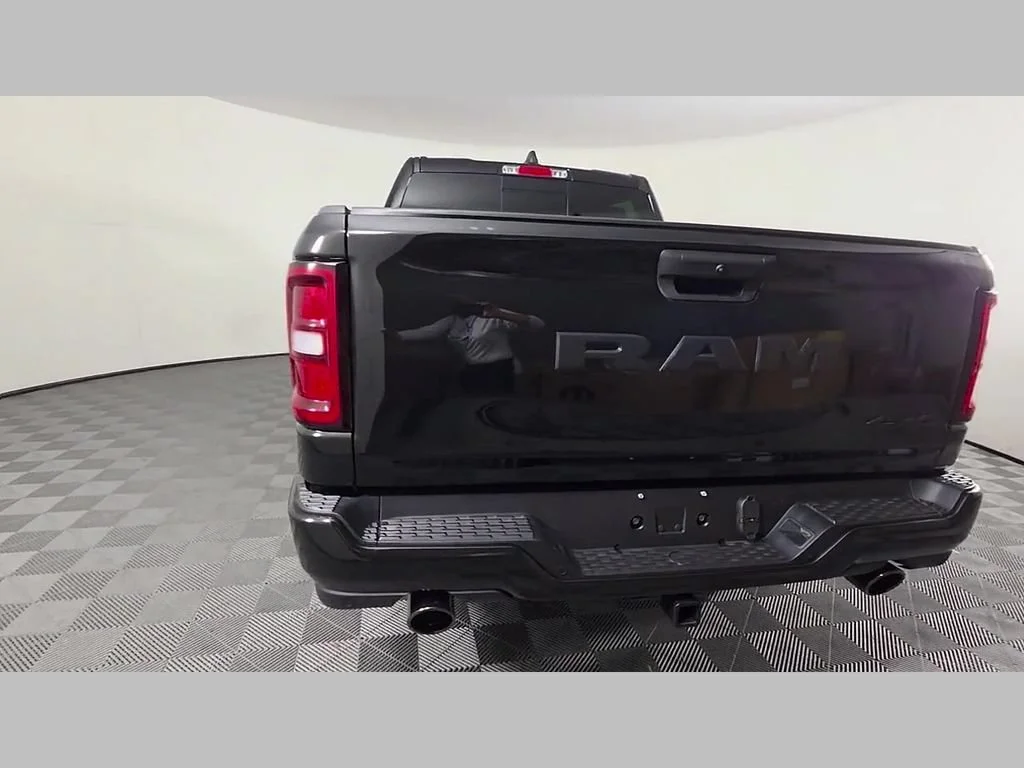 New 2026 Diamond Black Crystal Pearlcoat RAM Express image 28