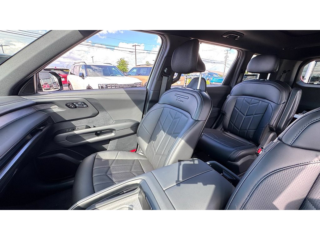 New 2027 Wolf Gray Kia X-LINE SX image 10