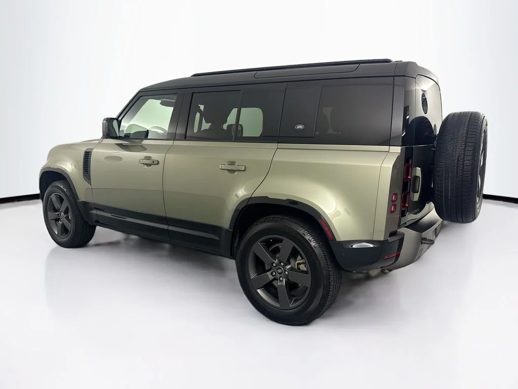 Used 2023 Green Land Rover X-Dynamic SE image 7