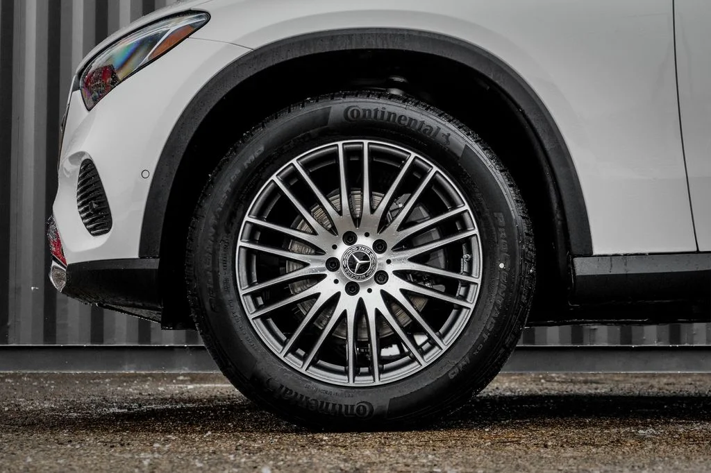 New 2026 Polar White Mercedes-Benz GLC 300 image 4