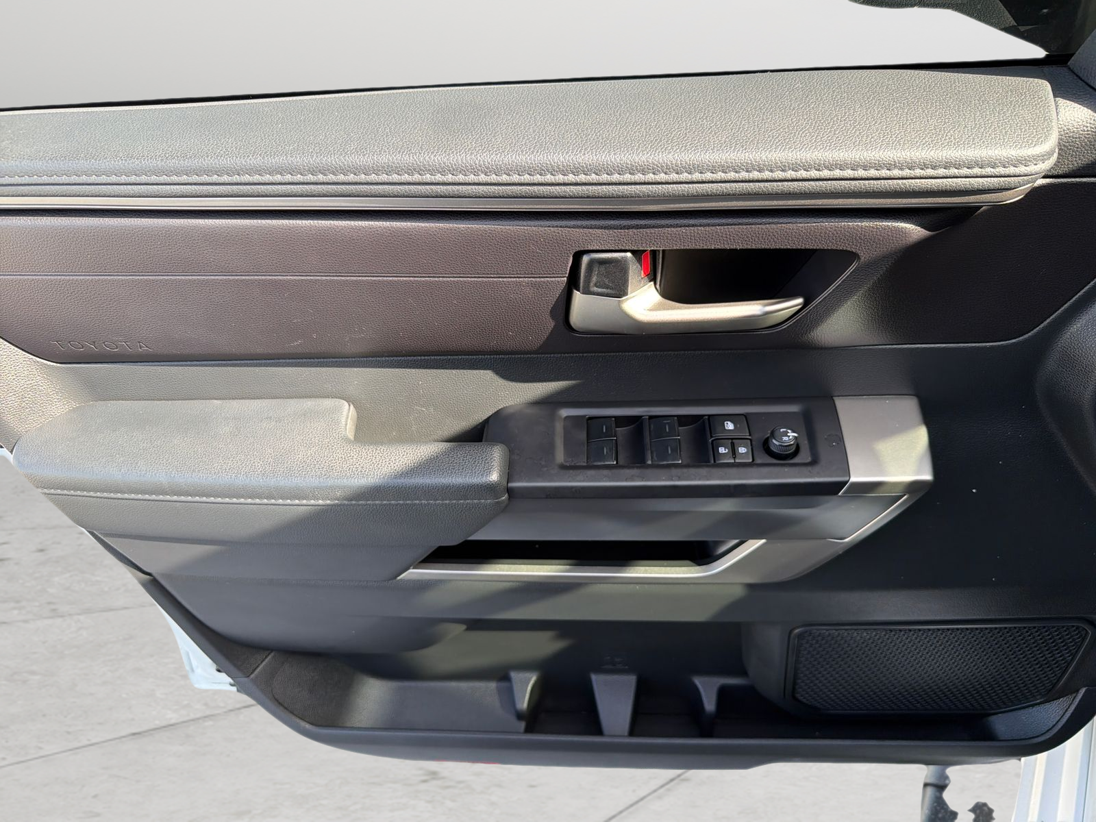Used 2024 Ice Toyota SR5 image 29