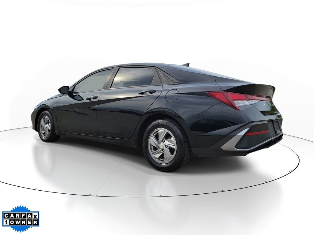Used 2024 Black Hyundai SE image 3