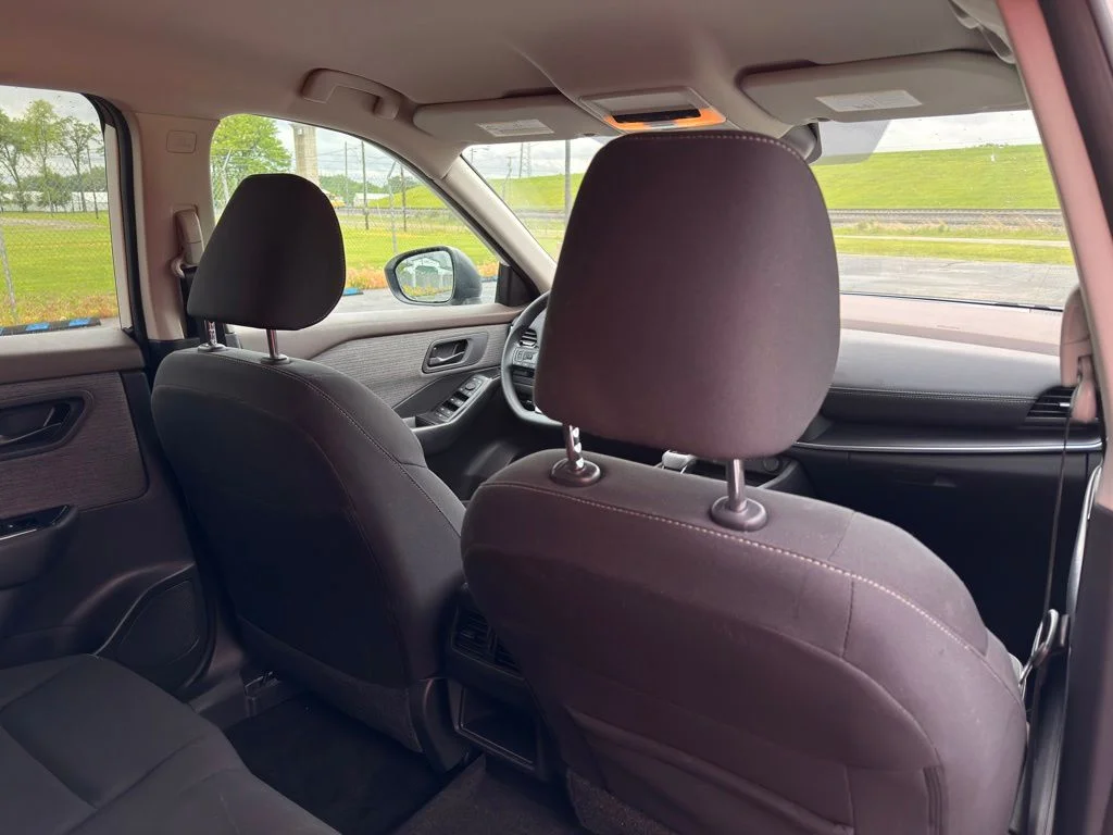 Used 2023 White Nissan S image 26