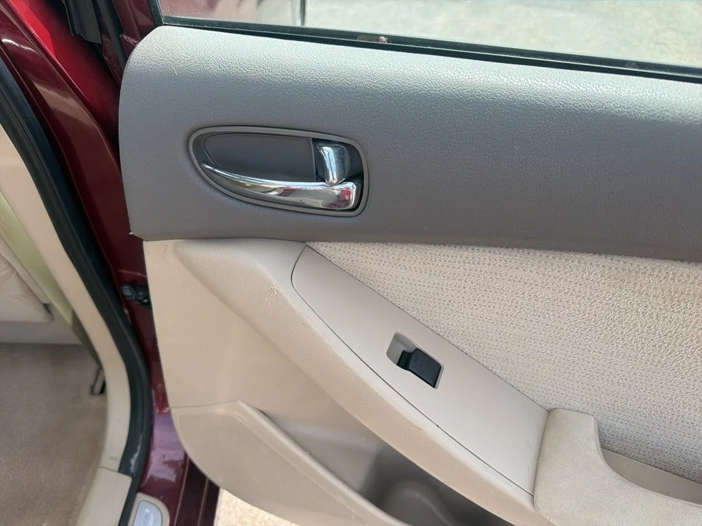 Used 2011 Red Nissan 2.5 S image 24
