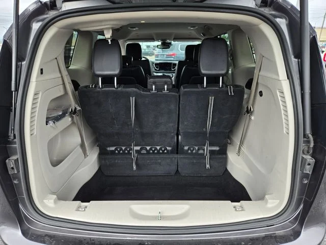 Used 2022 Gray Chrysler Touring L image 17