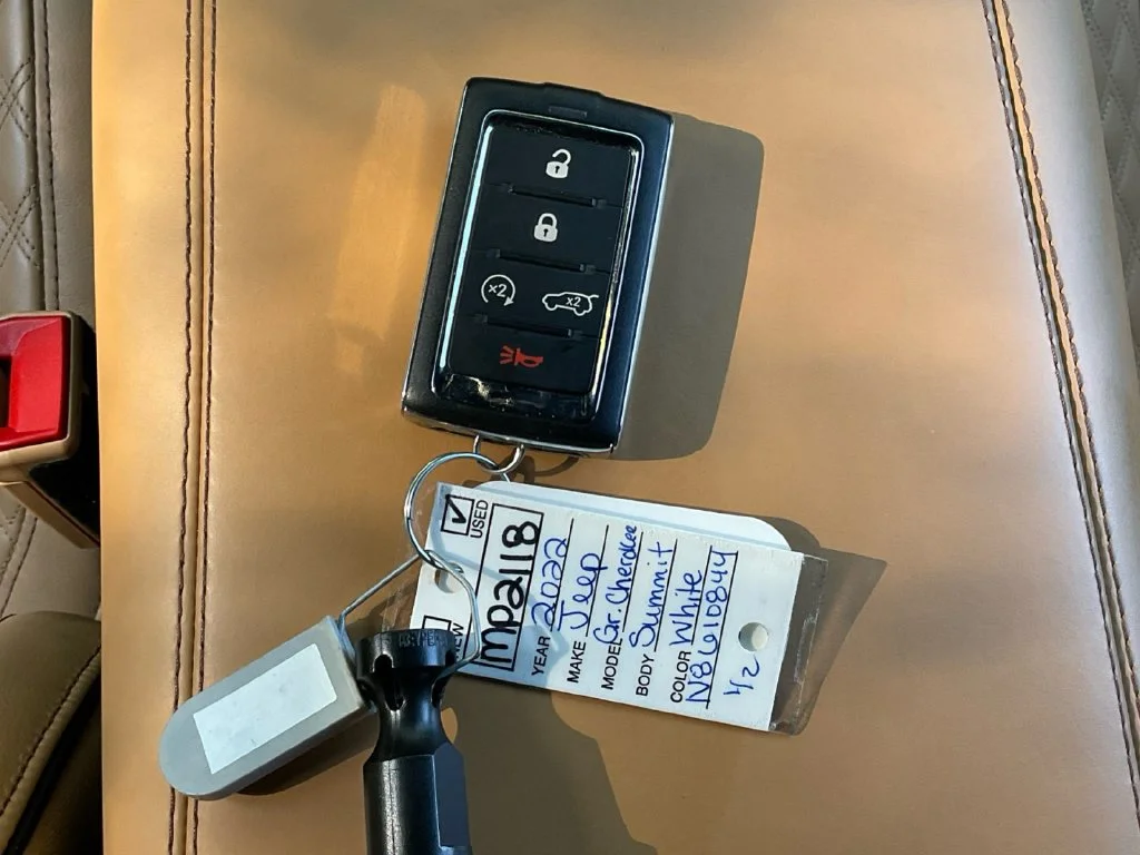 Used 2022 White Jeep Summit image 39