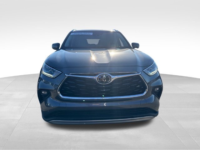 Used 2022 Gray Toyota Platinum image 8