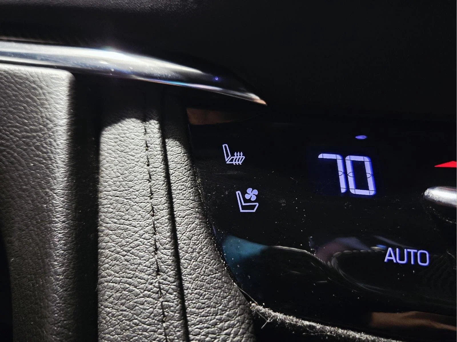 Used 2019 Bronze Dune Metallic Cadillac Platinum AWD image 38