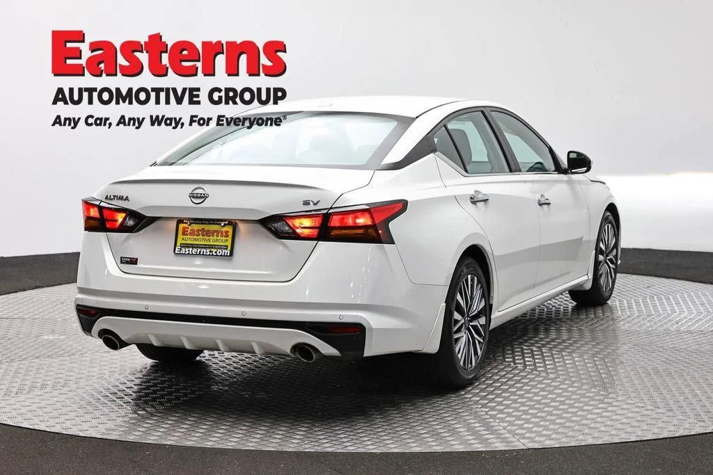 Used 2024 White Nissan 2.5 SV image 6