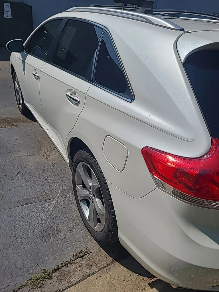 Used 2009 White Toyota Base image 4