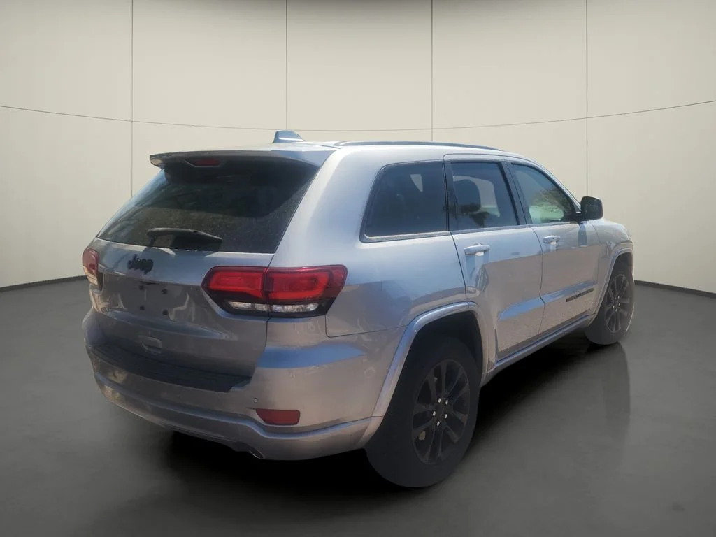 Used 2021 Silver Jeep Laredo X image 7