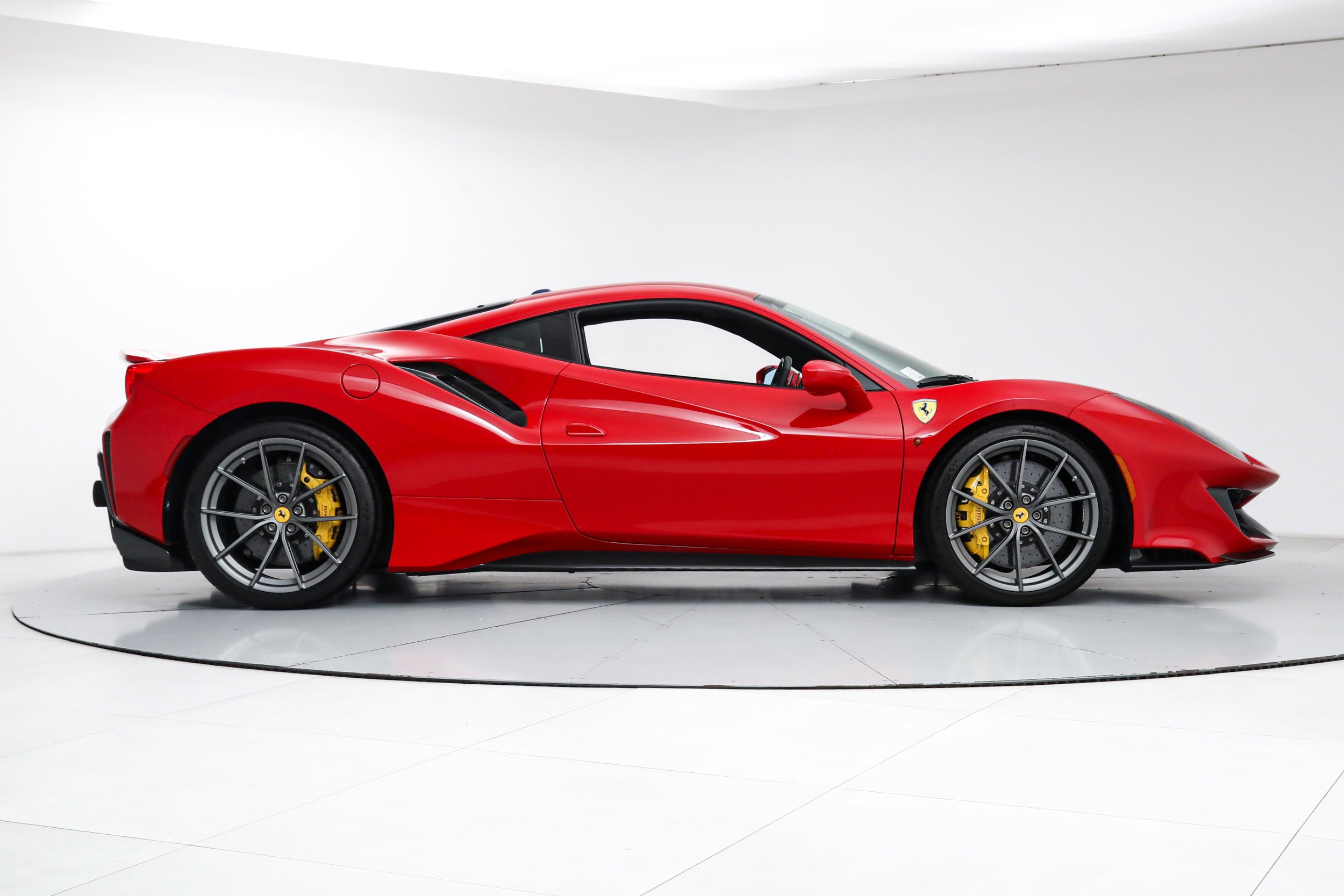Used 2020 Red Ferrari  image 34