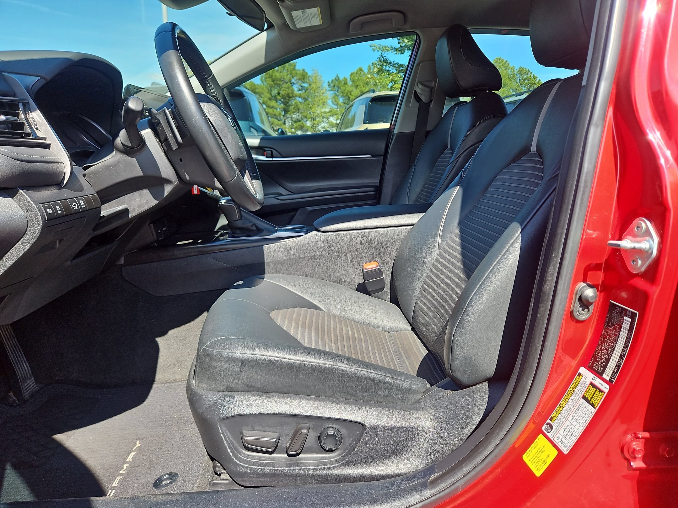 Used 2022 SUPERSONIC RED Toyota SE image 20