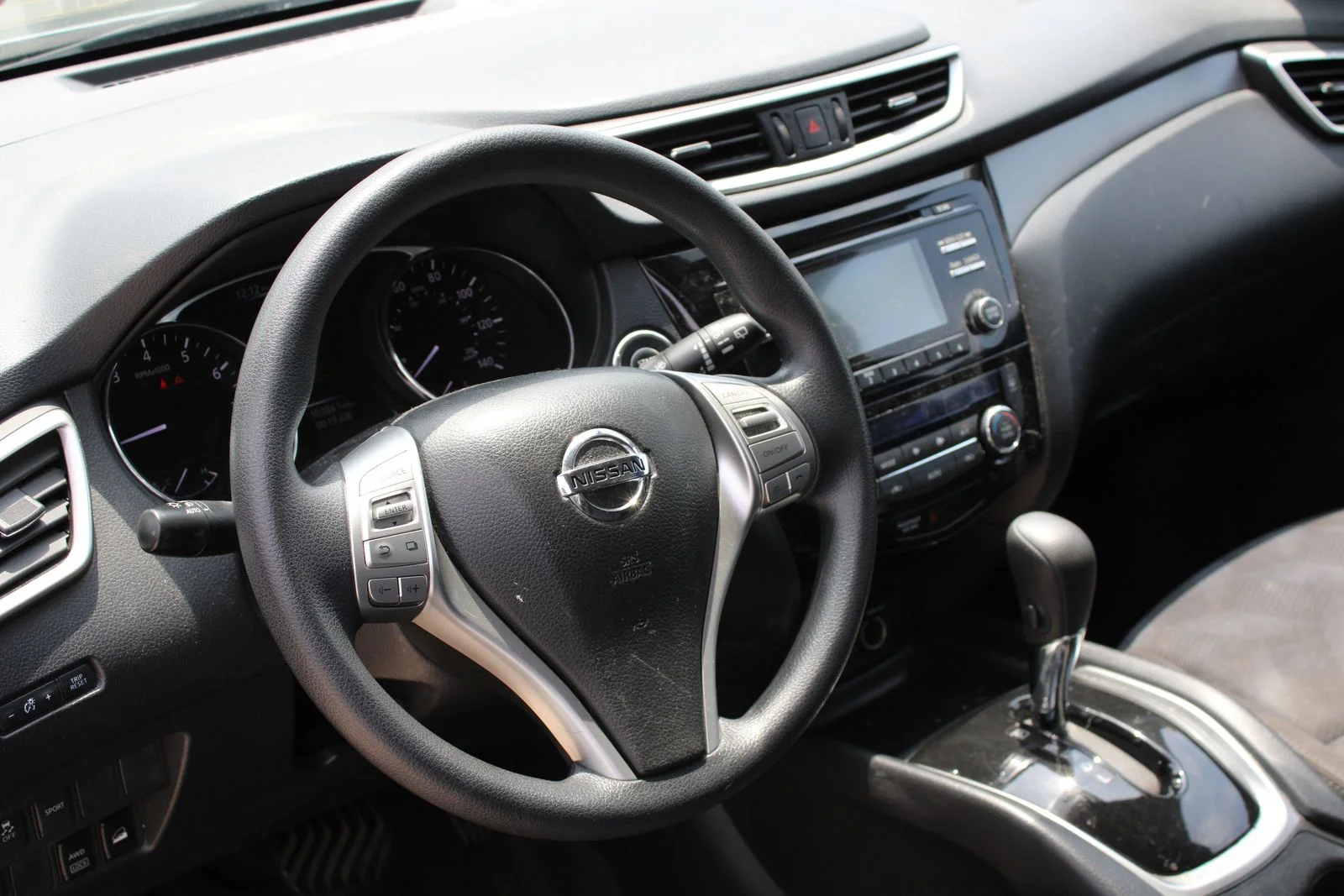 Used 2015 Gray Nissan SV image 11