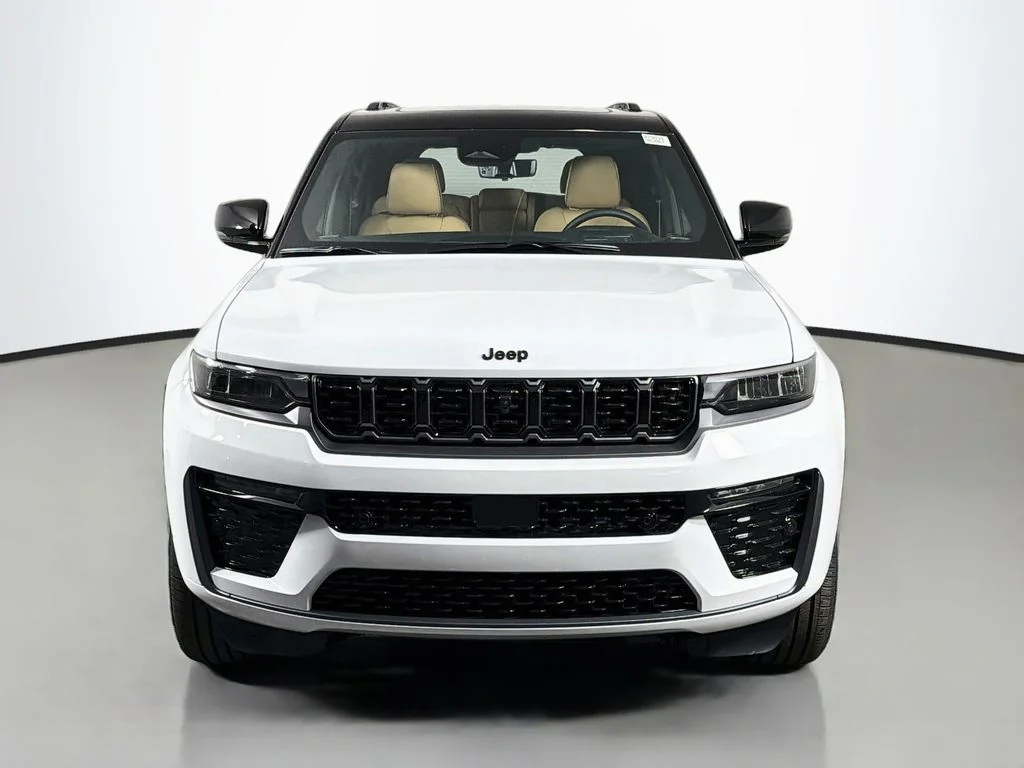 New 2027 White/off-white Jeep Summit image 2