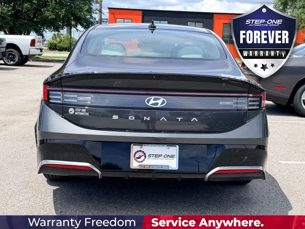 Used 2025 Gray Hyundai SEL image 5