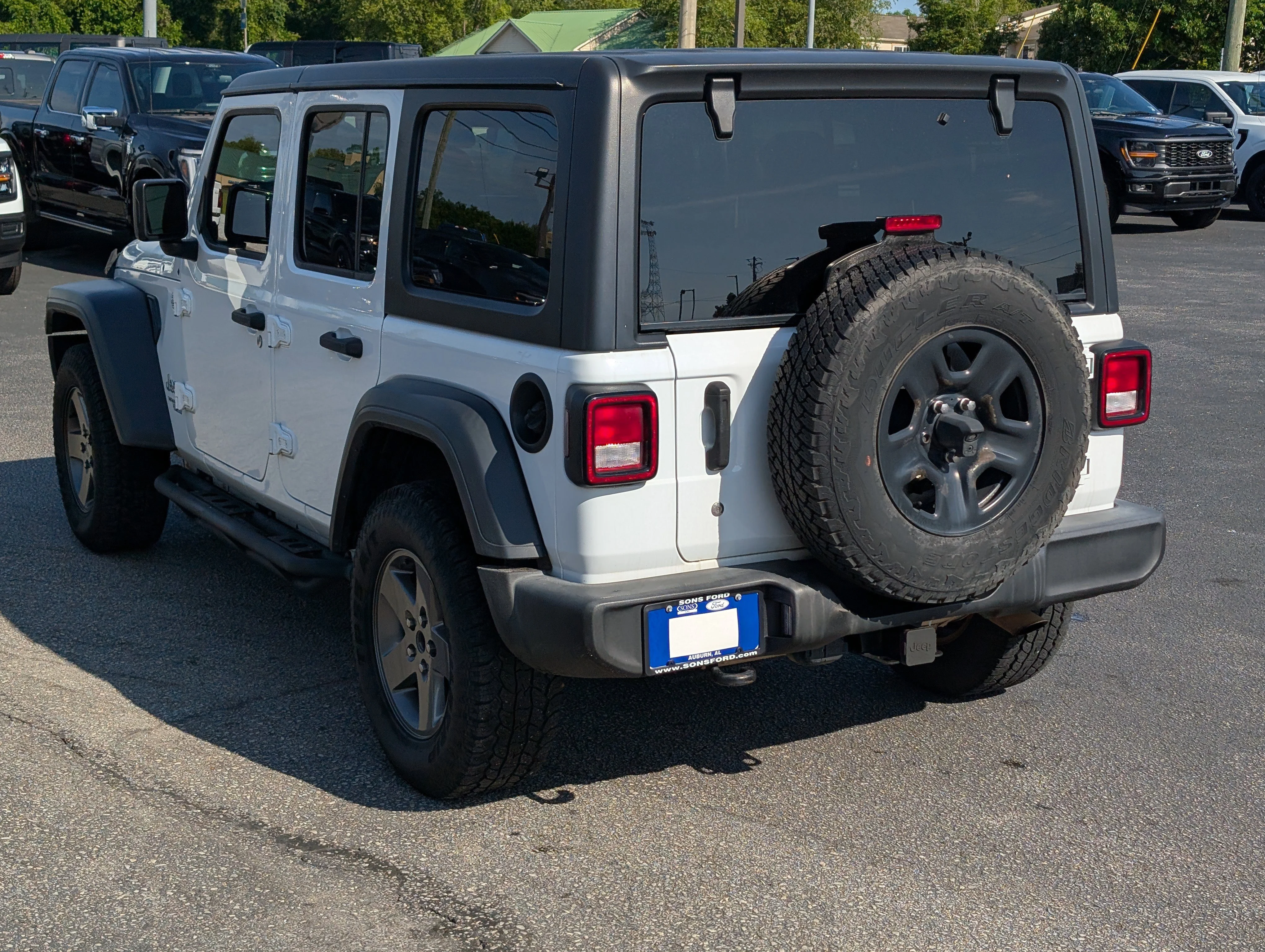 Used 2018 White Jeep Sport image 48