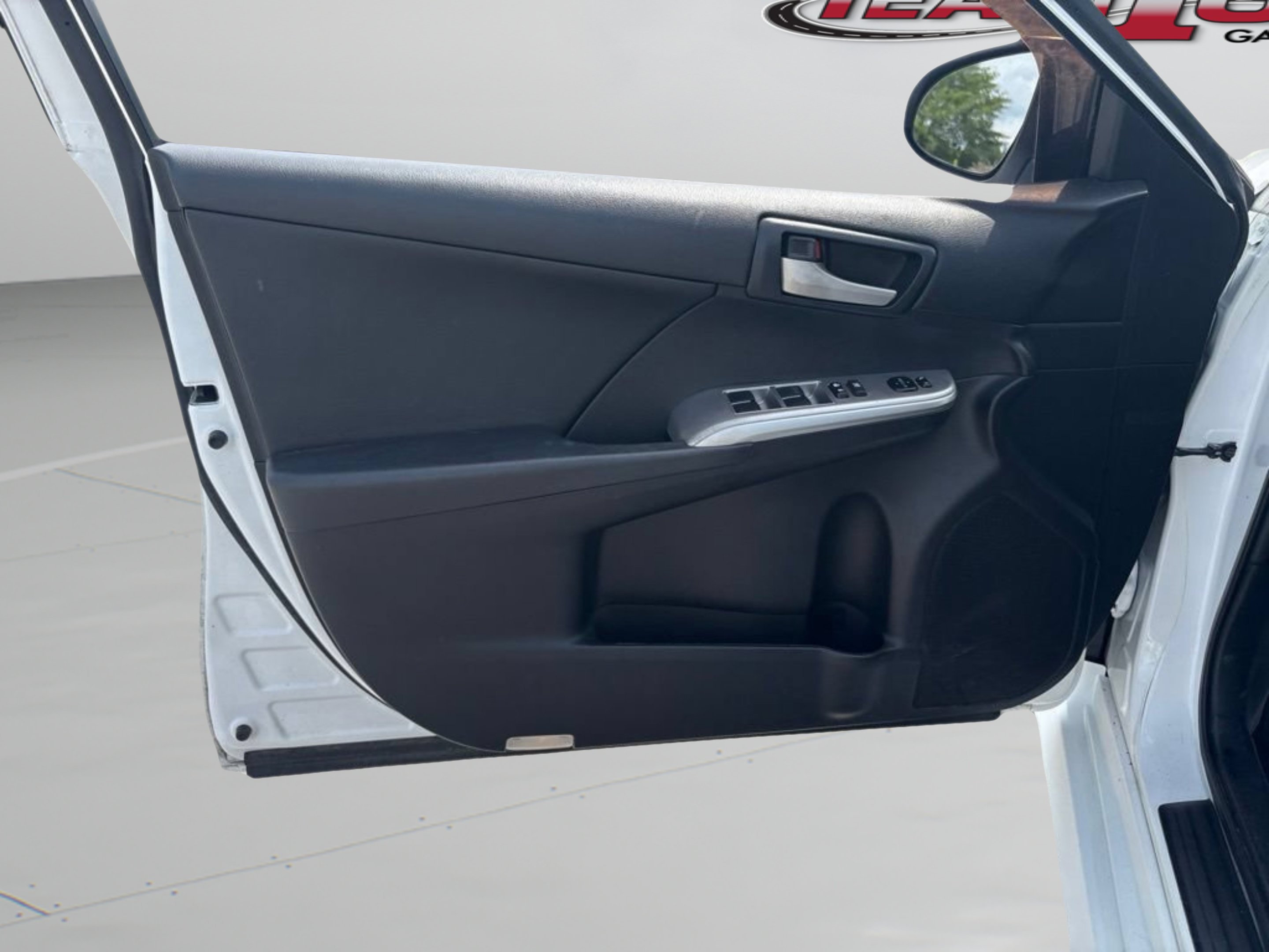 Used 2014 Super White Toyota SE image 18