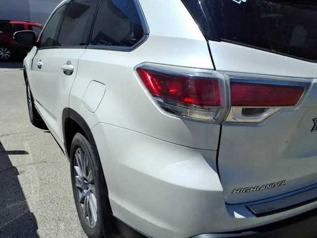 Used 2014  Toyota XLE V6 image 12