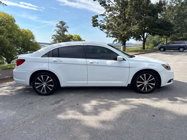 Used 2014 White Chrysler Touring image 8