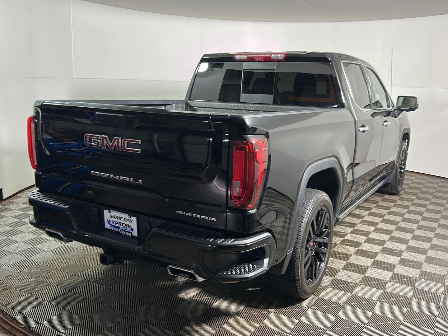 Used 2025 Onyx Black GMC Denali image 6