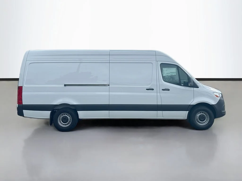 New 2026  Mercedes-Benz Cargo 170 WB image 2