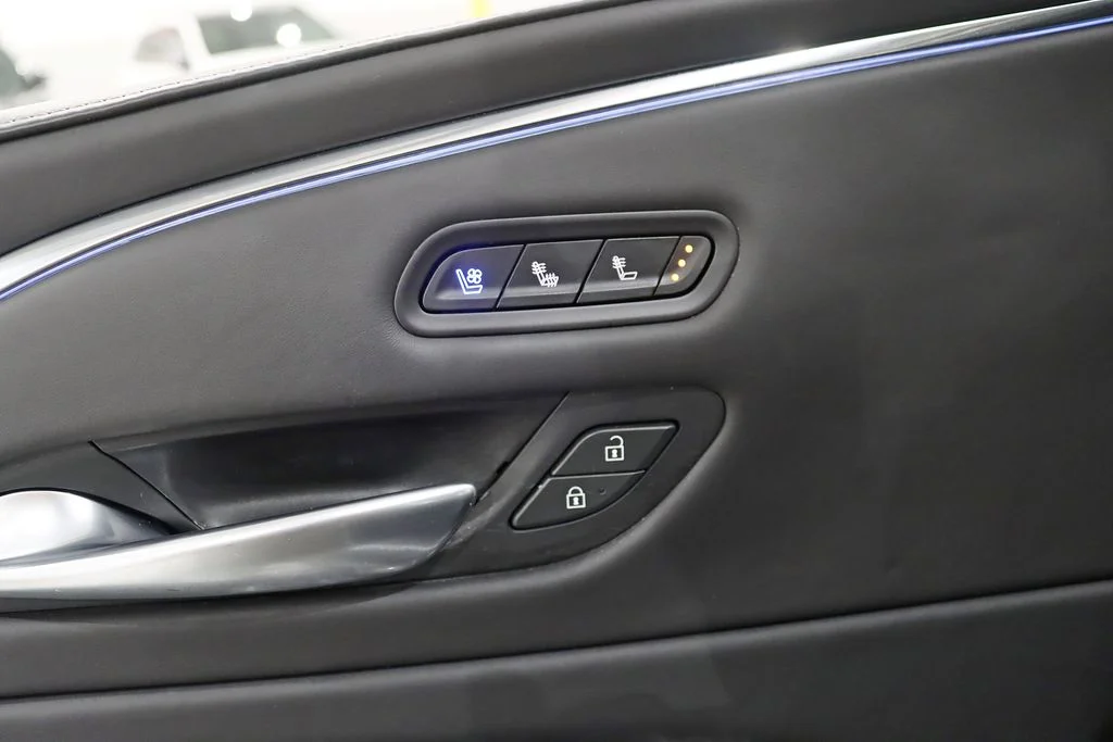 Used 2023 White Cadillac Sport Platinum image 39
