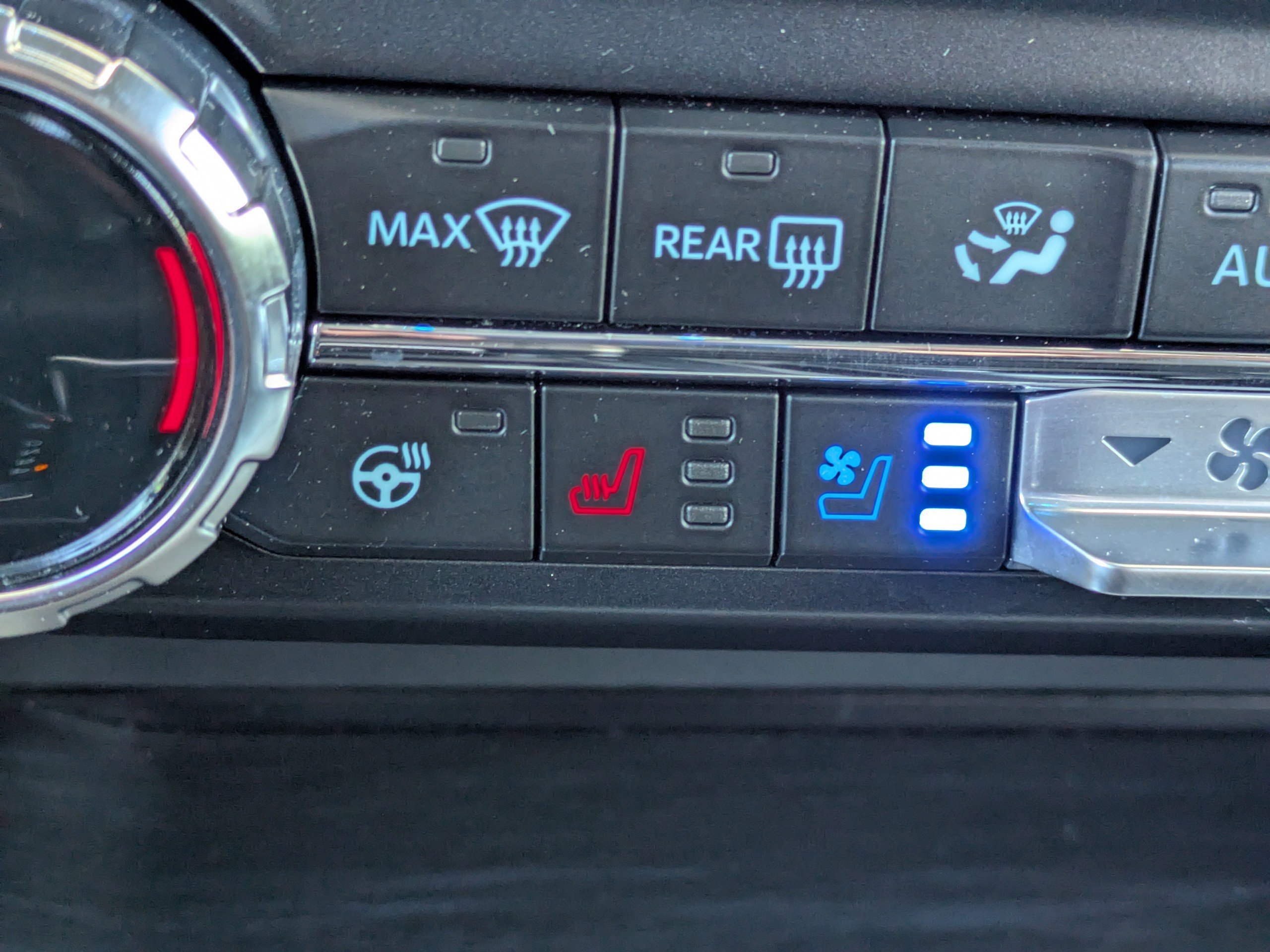 Used 2024 Black Metallic Ford LARIAT image 23