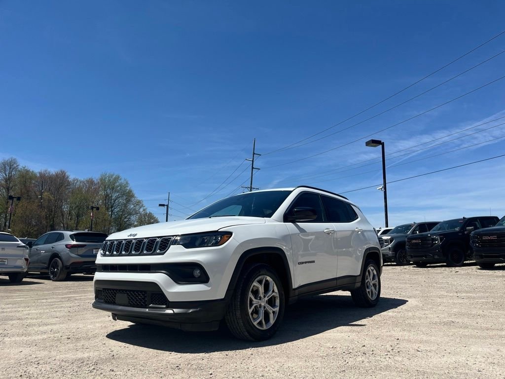 Used 2024 Bright White Clearcoat Jeep Latitude image 2